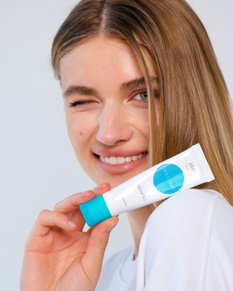 Obagi Retinol - багатоцільовий засіб, який швидко та ефективно дозволяє вирішити таки естетичні недоліки шкіри